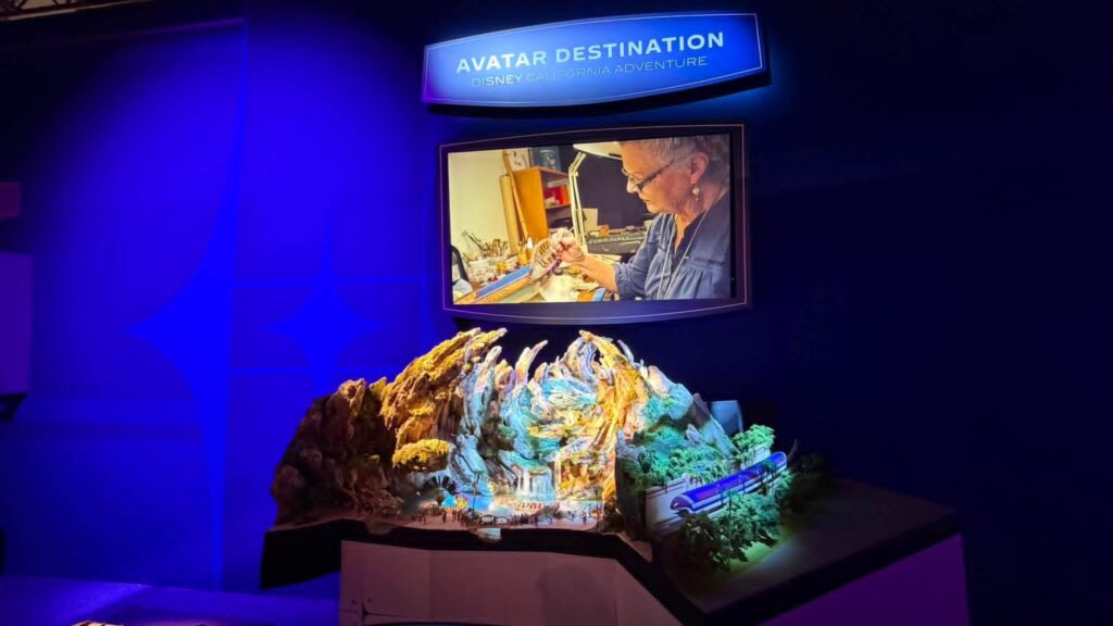First Look at the Stunning Avatar Model Unveiled for Disney California Adventure at D23 First Look at the Stunning Avatar Model Unveiled for Disney California Adventure at D
