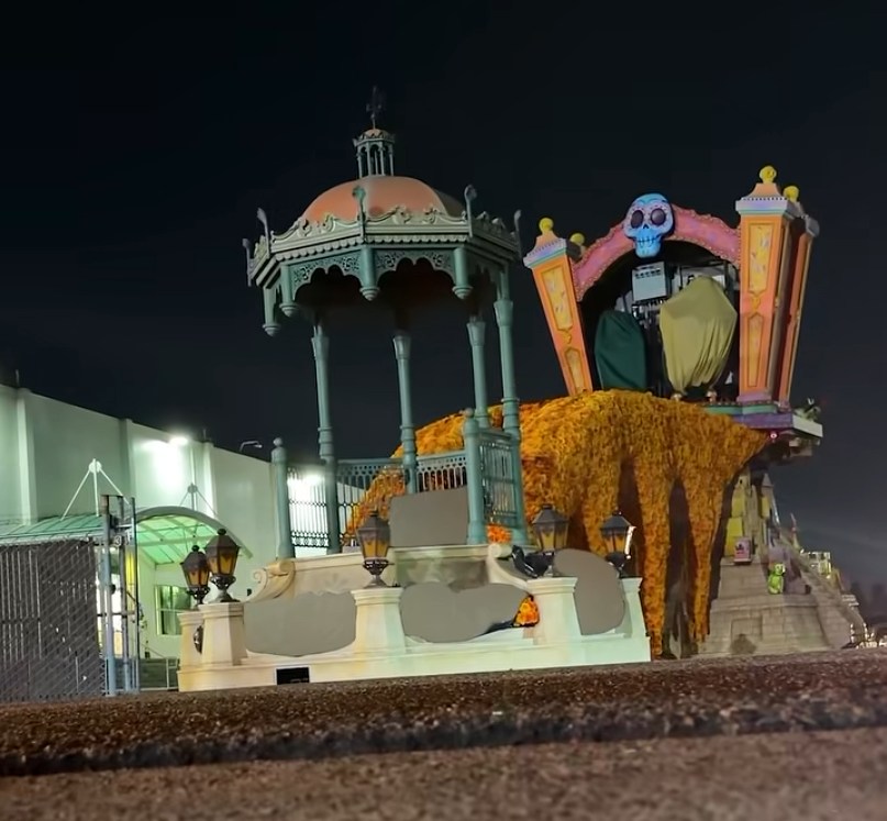 Magic Happens Floats Are Making Their Way Through Anaheim to Disneyland Magic Happens Floats Are Making Their Way Through Anaheim to Disneyland ()