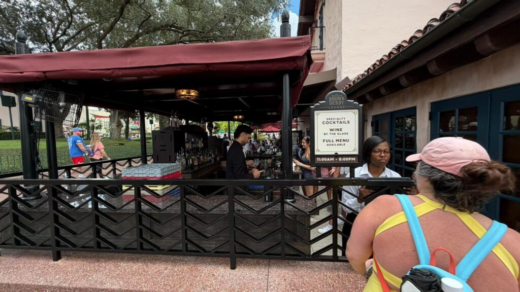 Refurbished Hollywood Brown Derby Lounge is Now Open at Disney's Hollywood StudiosRefurbished Hollywood Brown Derby Lounge is Now Open at Disney's Hollywood Studios
